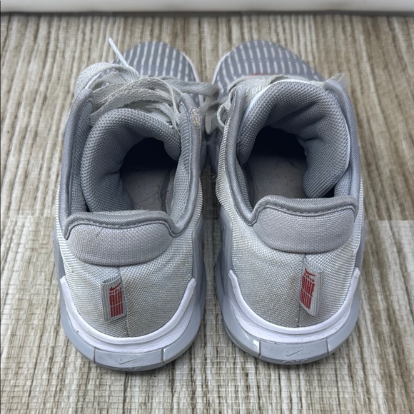 Nike Lebrons - Picture 4 of 10